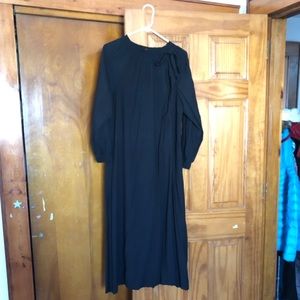 Black maxi dress 👗